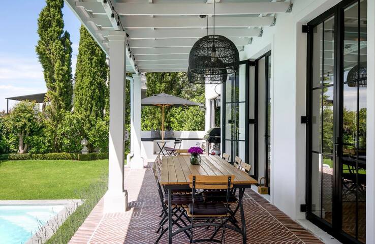 Luxury Mountain View Villa gallery image 3