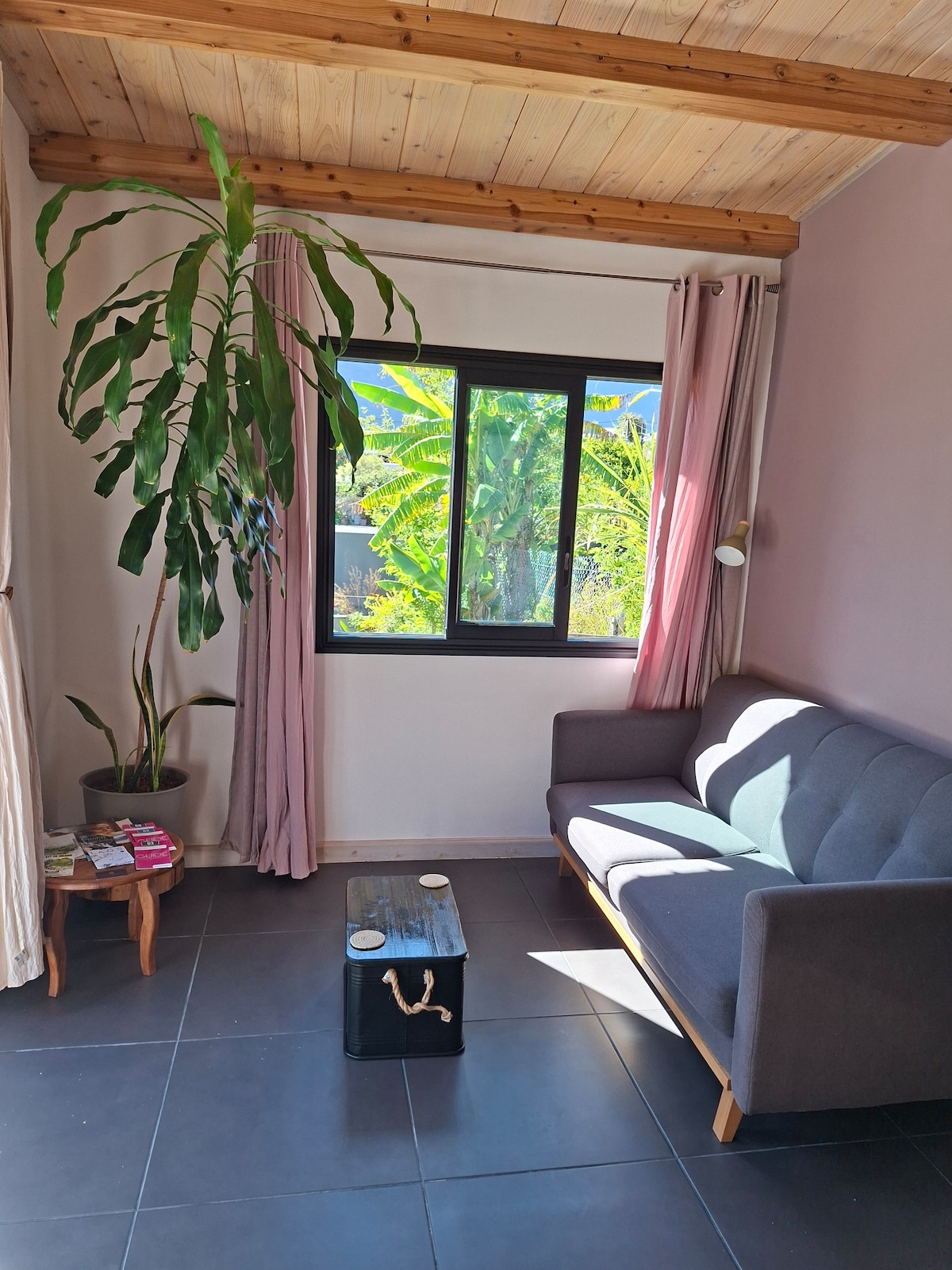 Top Airbnb: Independent bungalow, great view "Le poule d'eau" à Cilaos