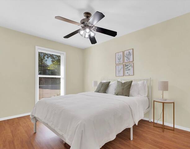 Zilker Villa w/Big Backyard, 5BR 4BA Sleeps 14 gallery image 2