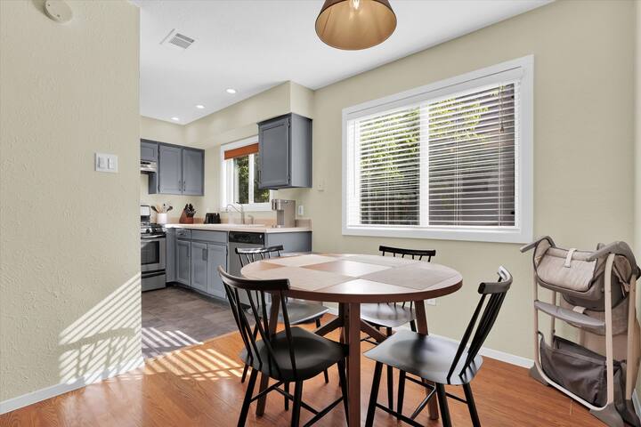 Zilker Villa w/Big Backyard, 5BR 4BA Sleeps 14 gallery image 3