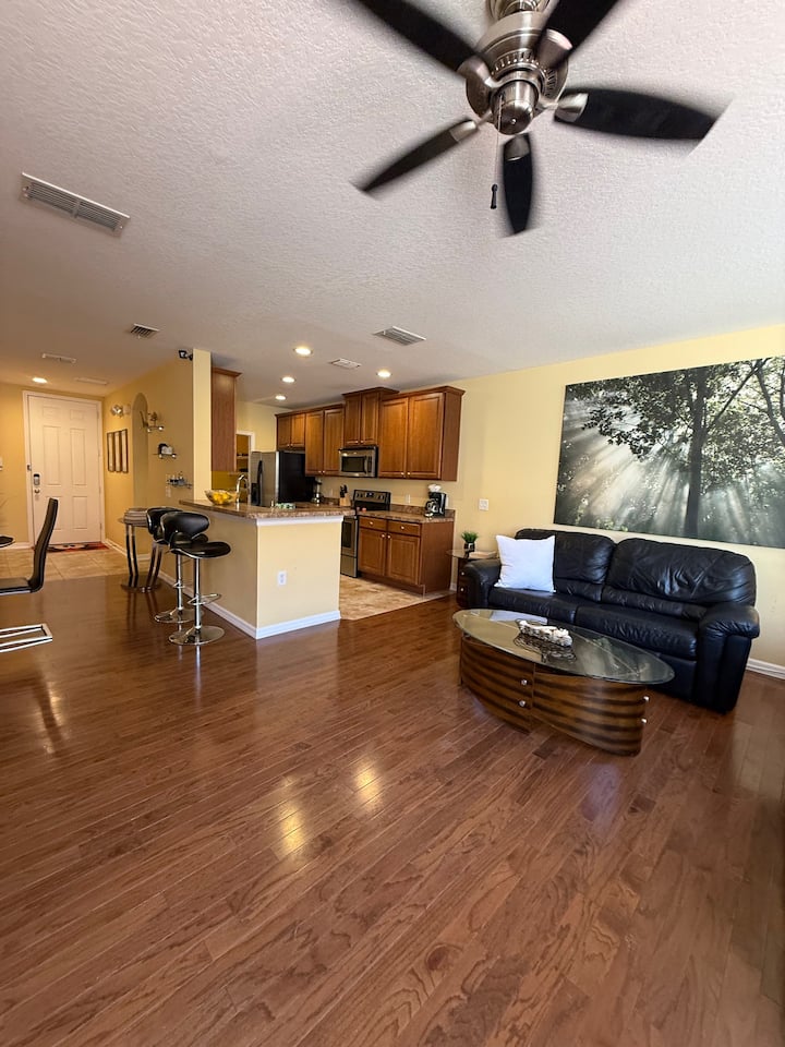 3 Bed Townh Kissimmee: Villa Sol Cozy 5 Mi To Mco - Orlando International Airport (MCO)