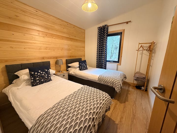 Dos camas individuales de tamaño completo