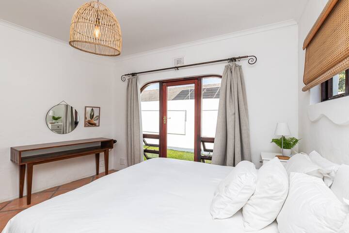 Hotlist Hacienda style home! gallery image 4