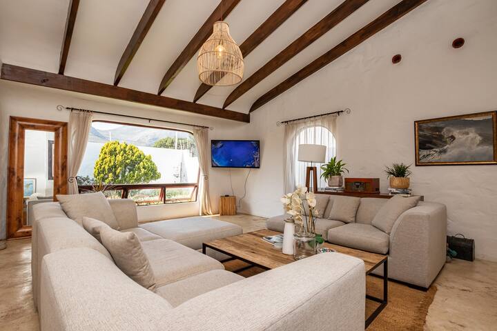 Hotlist Hacienda style home! gallery image 5