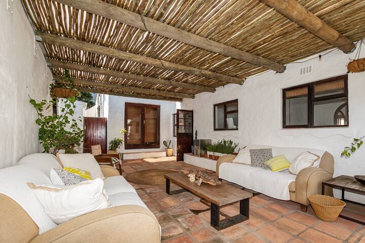 Hotlist Hacienda style home! gallery image 3