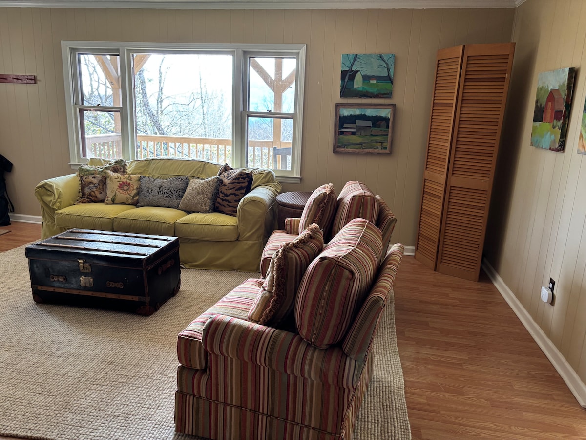 階下のファミリールーム 