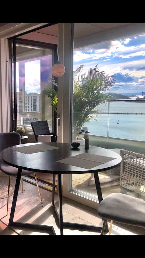 Top floor, modern, luxury, spectacular view.