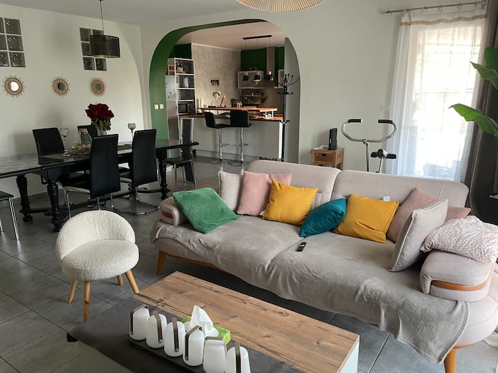 Logement Entier 4 Chambres Et Parking Gratuit - Beaujolais