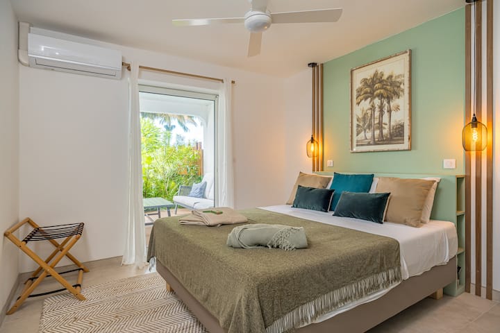 إطلالة على الحديقة وحمام السباحة