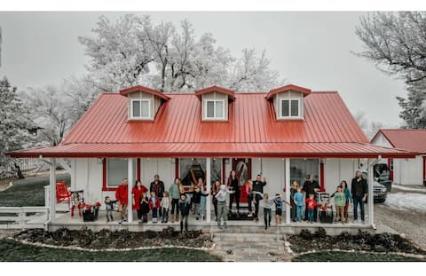 Red Roof Farmhouse • sleeps 27 • hot tub • parties