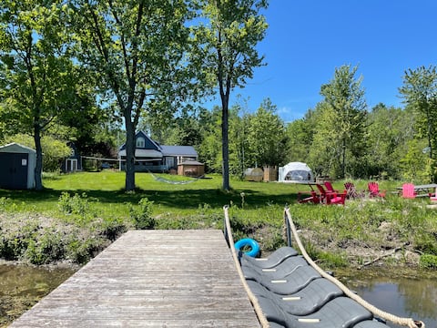 5-Acre Waterfront Cottage w/sauna & Hot Tub