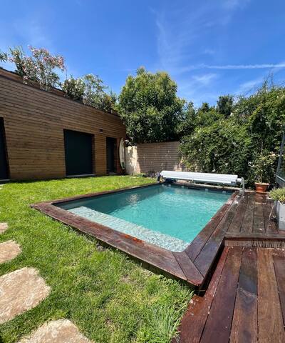 New air conditioning house heaten swimming pool