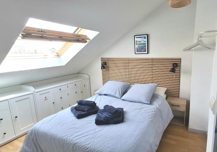 غرفة نوم بسرير مزدوج 140 × 200 سم