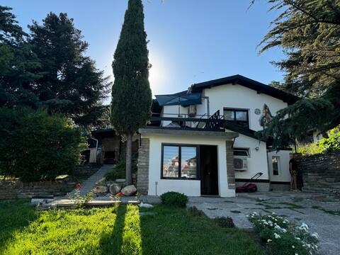 House with private pool, big garden and parking