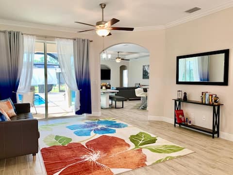 Top performing Airbnb: Gorgeous 4 Bedroom + Heated Pool in North Port