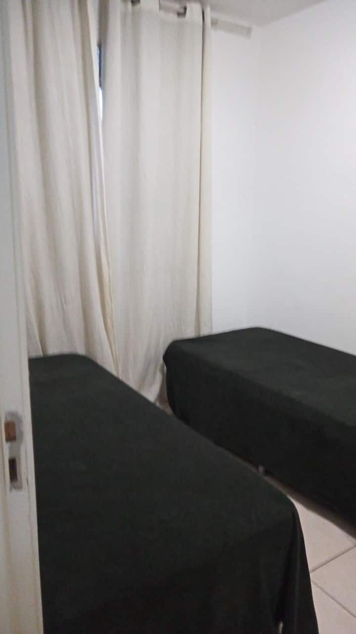 Можем да заменим 2 единични легла с 1 двойно легло, ако предпочитате.


 
