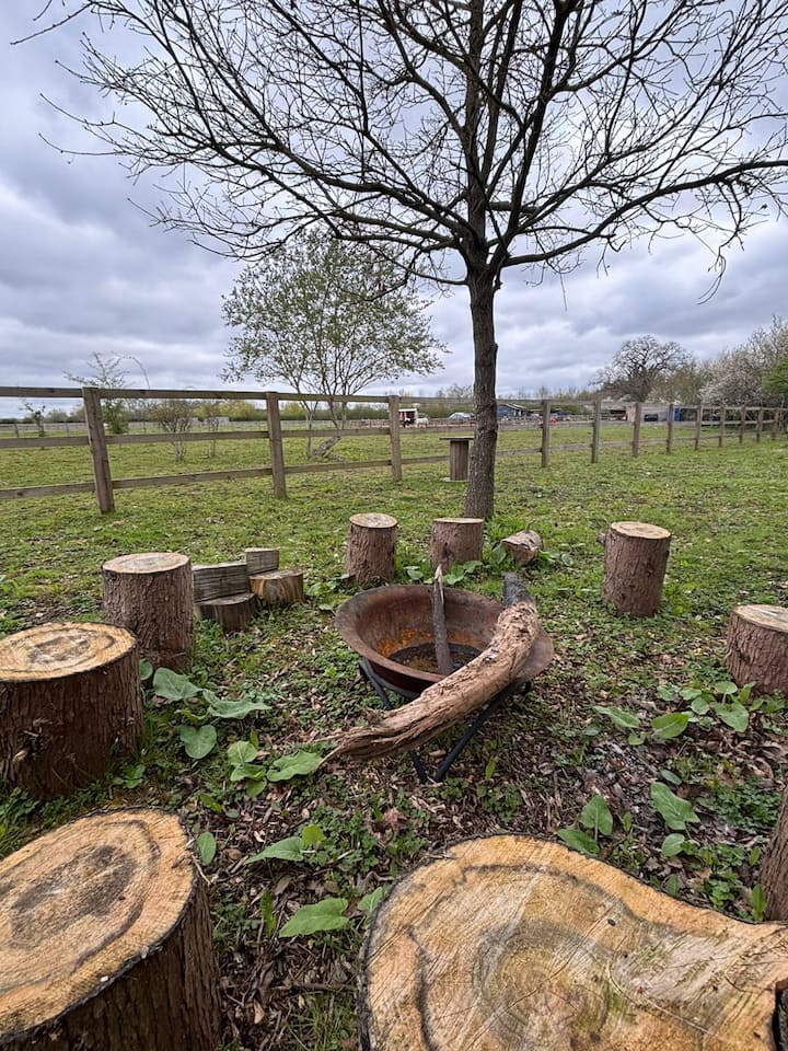The Horsebox In The Woods - Bicester