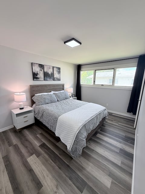 Renovated House 3 Bedroom +1 Bed & Full Basement