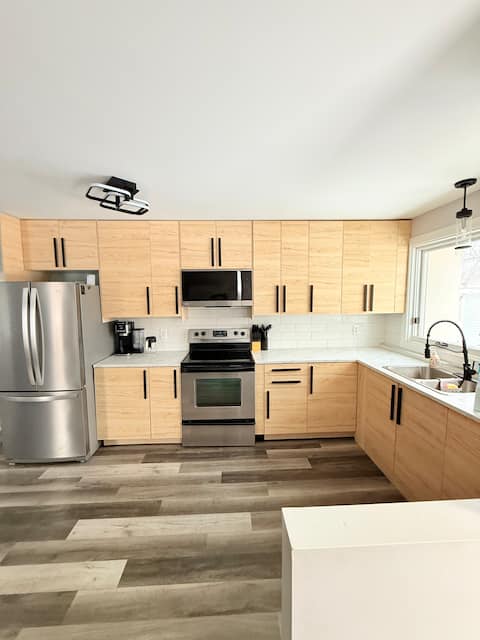 Spacious 4-Bed Retreat: Free Parking + Rec Room