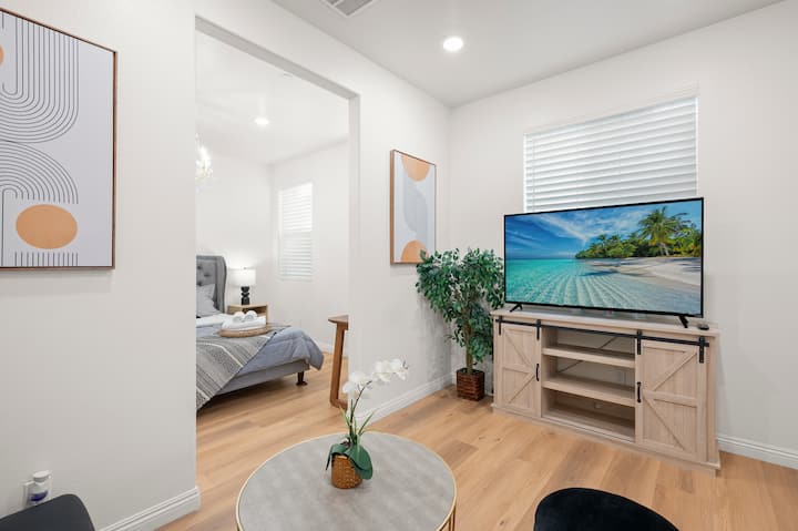 A Cozy Cabin King Size Bed（separate Entrance） - Ontario, CA