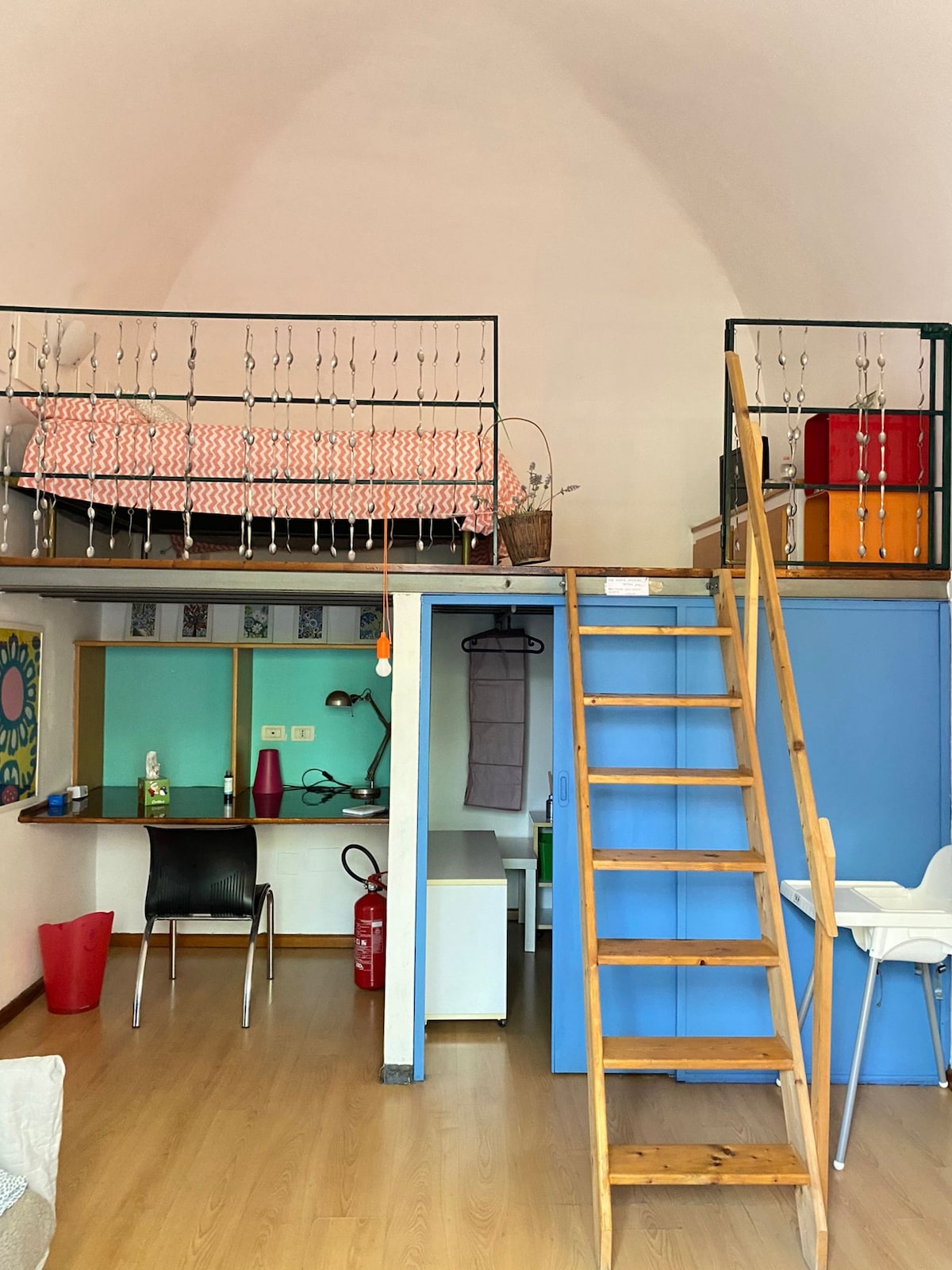 Cama doble y vestidor 