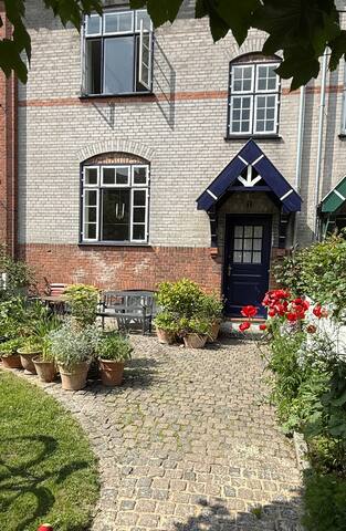 Eclectic, spacious and historic townhouse
