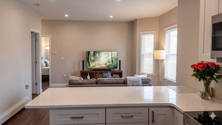 Nicely 3bd Apartment With Laundry & Parking - Lowell, MA