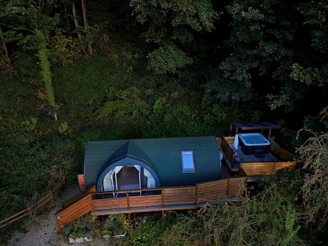 Dark Skies Reserve, Hot Tub, Farm Woodland Setting