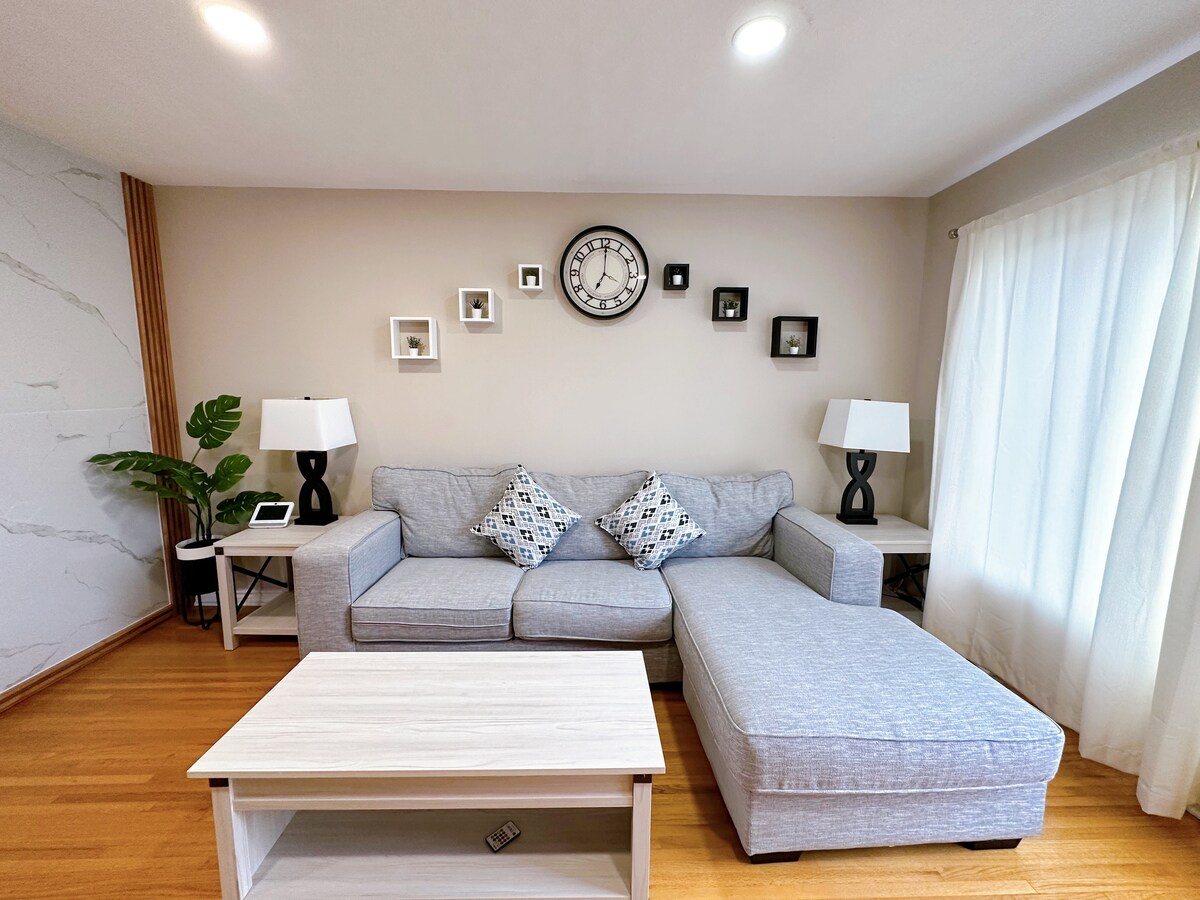 Nice place in Northwest Calgary near UoC, SAIT Houses for Rent in