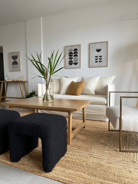 Relaxation and incredible category! A few blocks from the river!