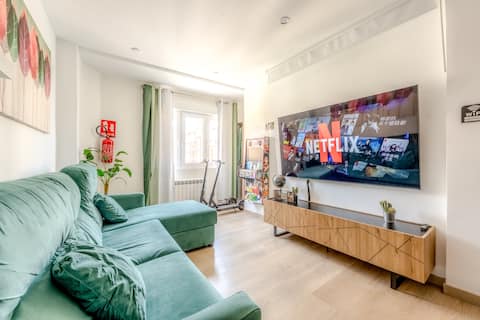 LUXURY: 10 pax Projector, Arcade Machine and Scooters