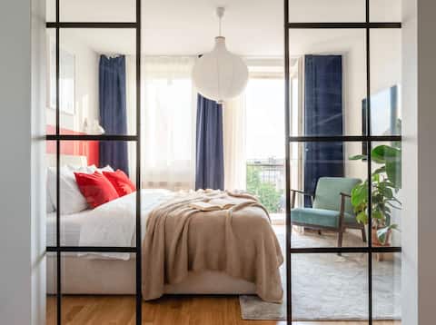 TurnKey | Charles Square Apartment – with Balcony