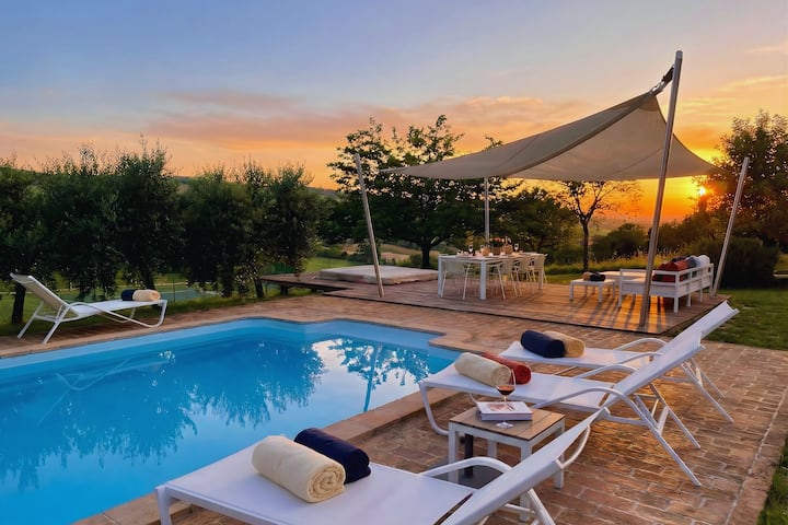 Country Villa{Private Pool, Jacuzzi, Tennis Court}