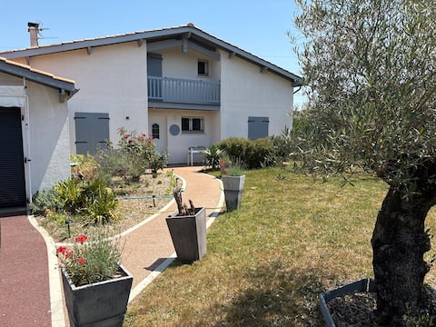 Quiet, swimming pool 10 min from Bdx