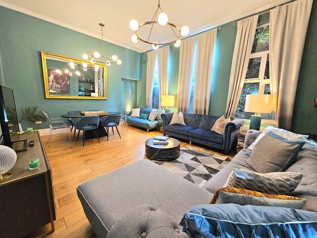 Large Hyde Park (2 Floors) Home by Metro Stations gallery image 2