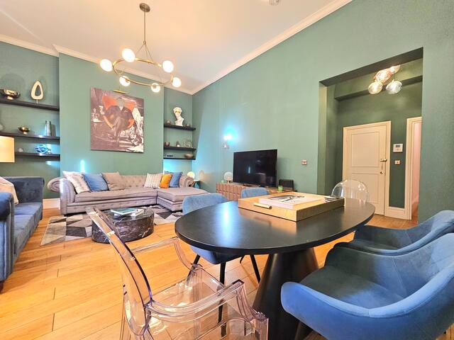 Large Hyde Park (2 Floors) Home by Metro Stations gallery image 5