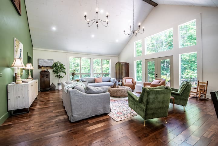 A Novel Place- Pickle Ball-Spacious-Game Room - Cabins for Rent in