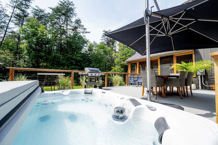 A Novel Place- Pickle Ball-Spacious-Game Room - Cabins for Rent in