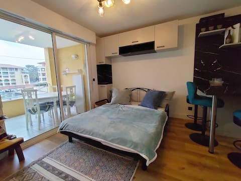 Airbnb performant: Peaceful getaway in Fréjus • A/C • Beach 7 min away à Fréjus