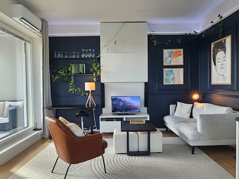 Top performing Airbnb: 1 bedroom apartment with city views in Amuri B