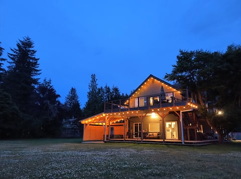 Skyko River Estate 2.0 | Hot Tub, 5 Acres, 3 Beds