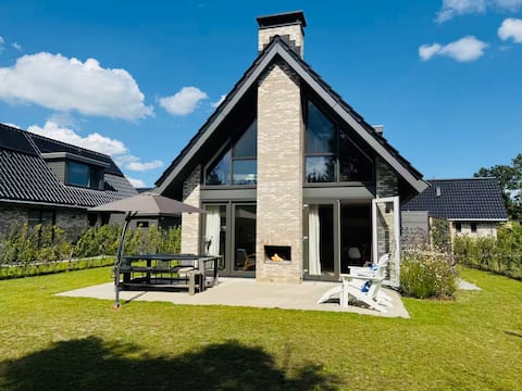 Luxury holiday home on the Fluessen