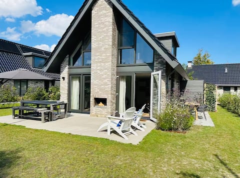 Luxury holiday home on the Fluessen