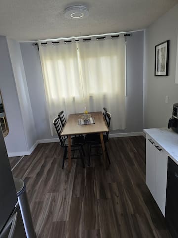 Modern 4-Bed Home|Cozy & Updated gallery image 4