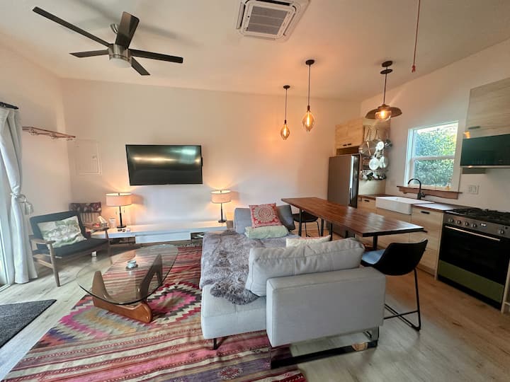 Modern Gladstone Garden Bungalow - Oregon City, OR