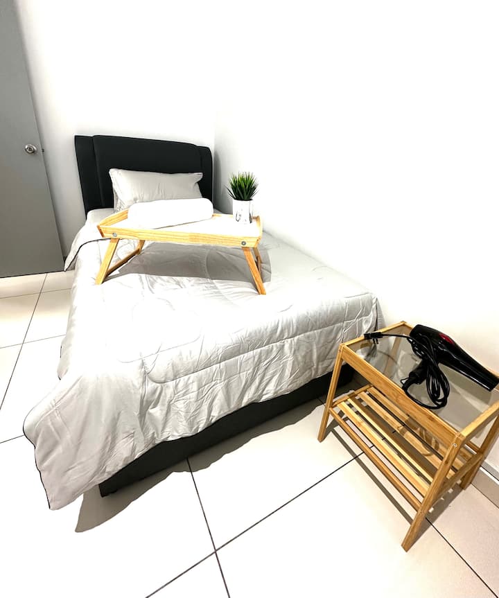 ห้องนอนชั้นล่าง - เตียงเดี่ยวสุดพิเศษ