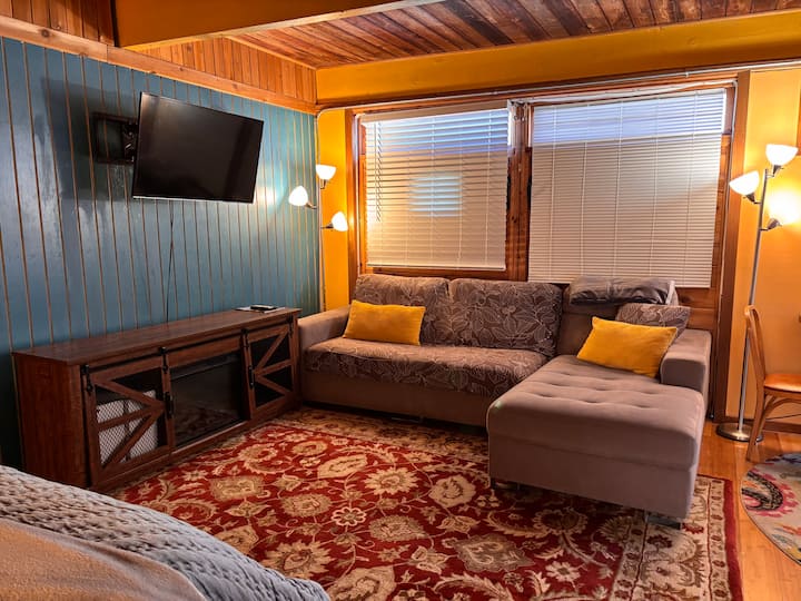Urban Cottage - Cozy Cabin Vibes In The City - Seattle, WA