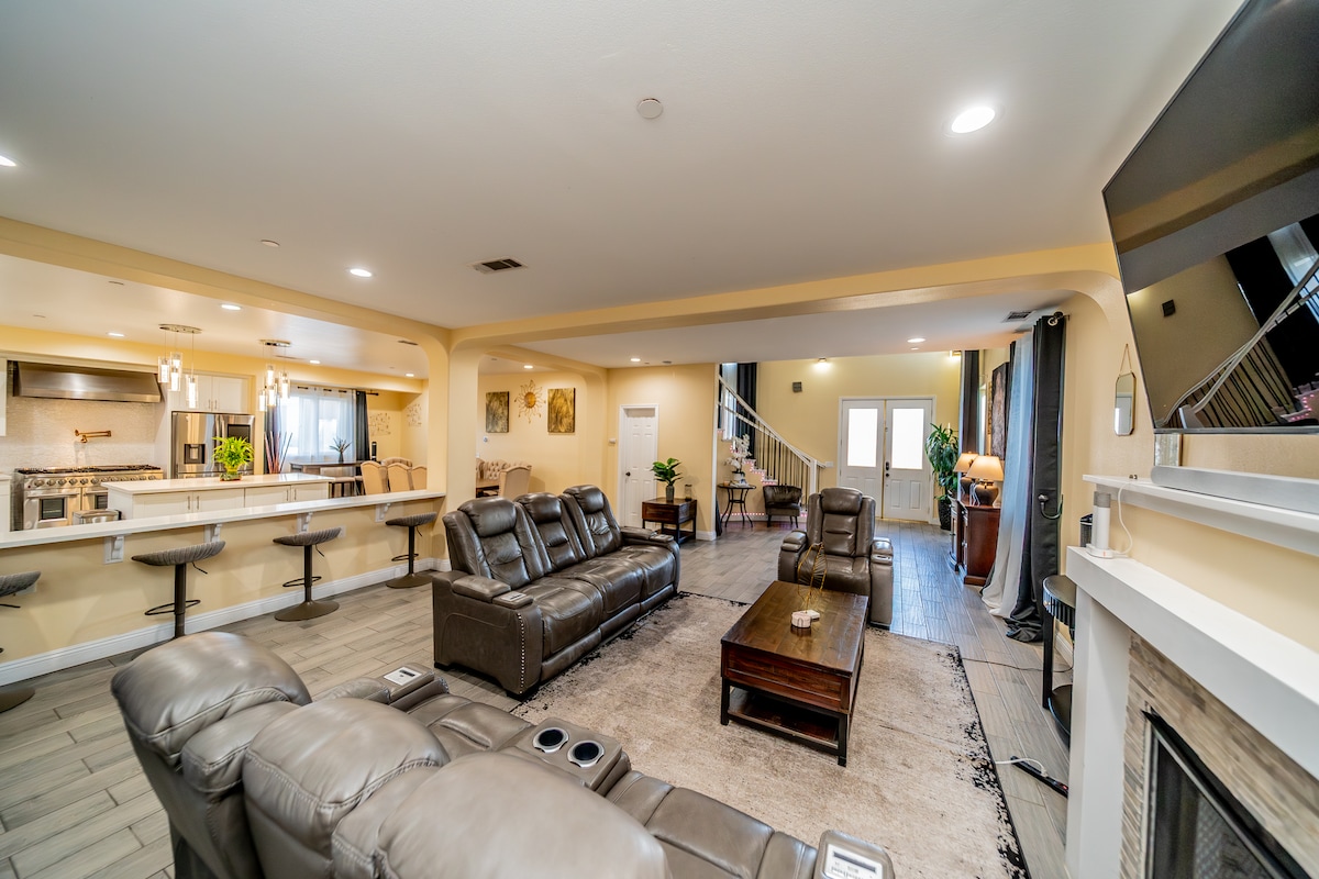 Popular Airbnb listing: Hilltop Escape | Heated Pool & Epic Views in San Bernardino