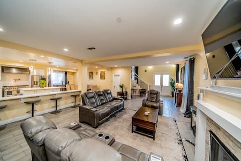Popular Airbnb listing: Hilltop Escape | Heated Pool & Epic Views in San Bernardino