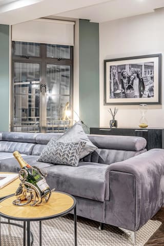 Stylish 2-Bed in the Heart of Soho & Carnaby St gallery image 2